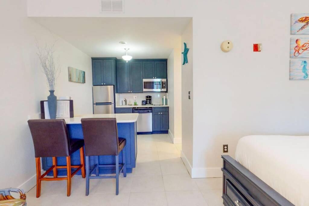 Sea Breeze, Studio 510, Beach Steps Away!+Pool+Wifi Ruskin Ngoại thất bức ảnh