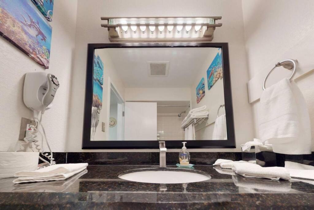 Sea Breeze, Studio 510, Beach Steps Away!+Pool+Wifi Ruskin Ngoại thất bức ảnh
