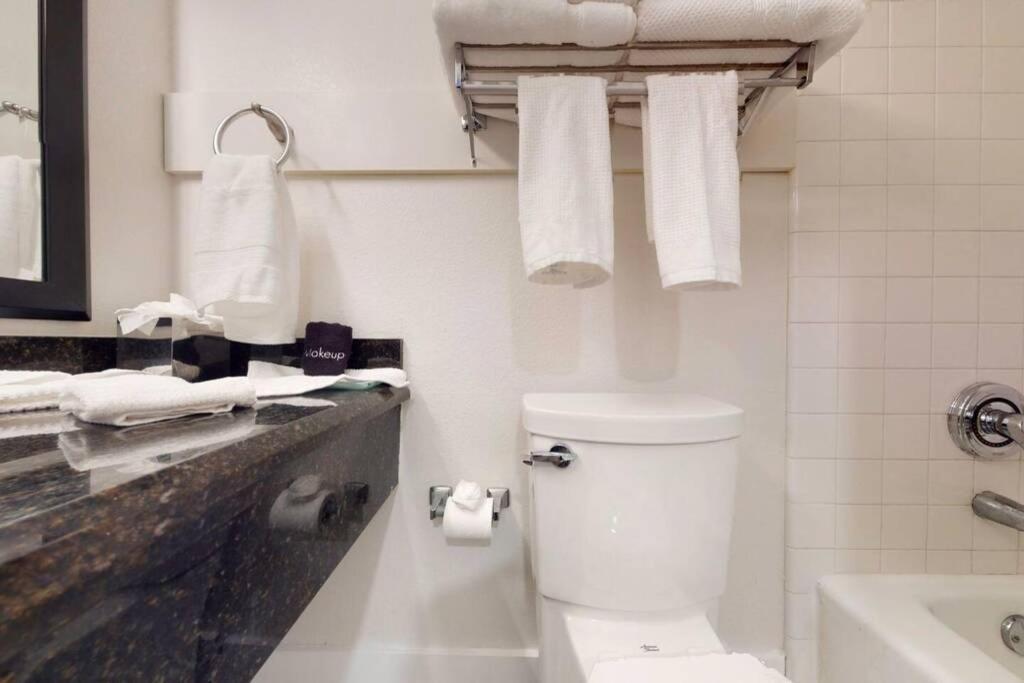Sea Breeze, Studio 510, Beach Steps Away!+Pool+Wifi Ruskin Ngoại thất bức ảnh